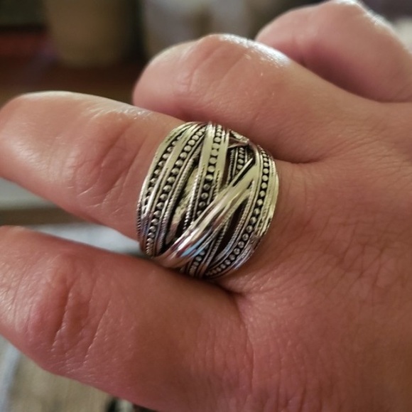 🌟SIZE 8 LEFT🌟CHUNKY STATEMENT RING - Picture 5 of 6